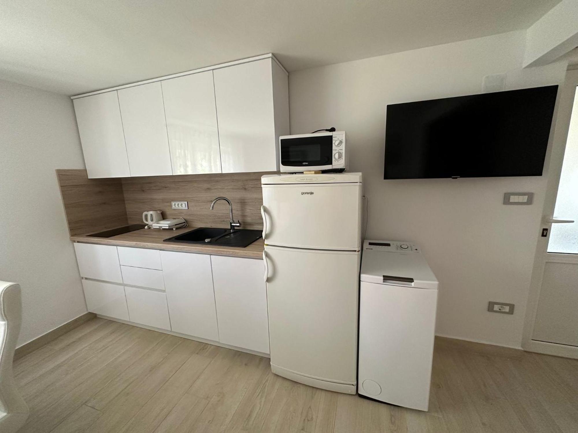 Apartments Vinse Near Rab Center Раб Екстериор снимка